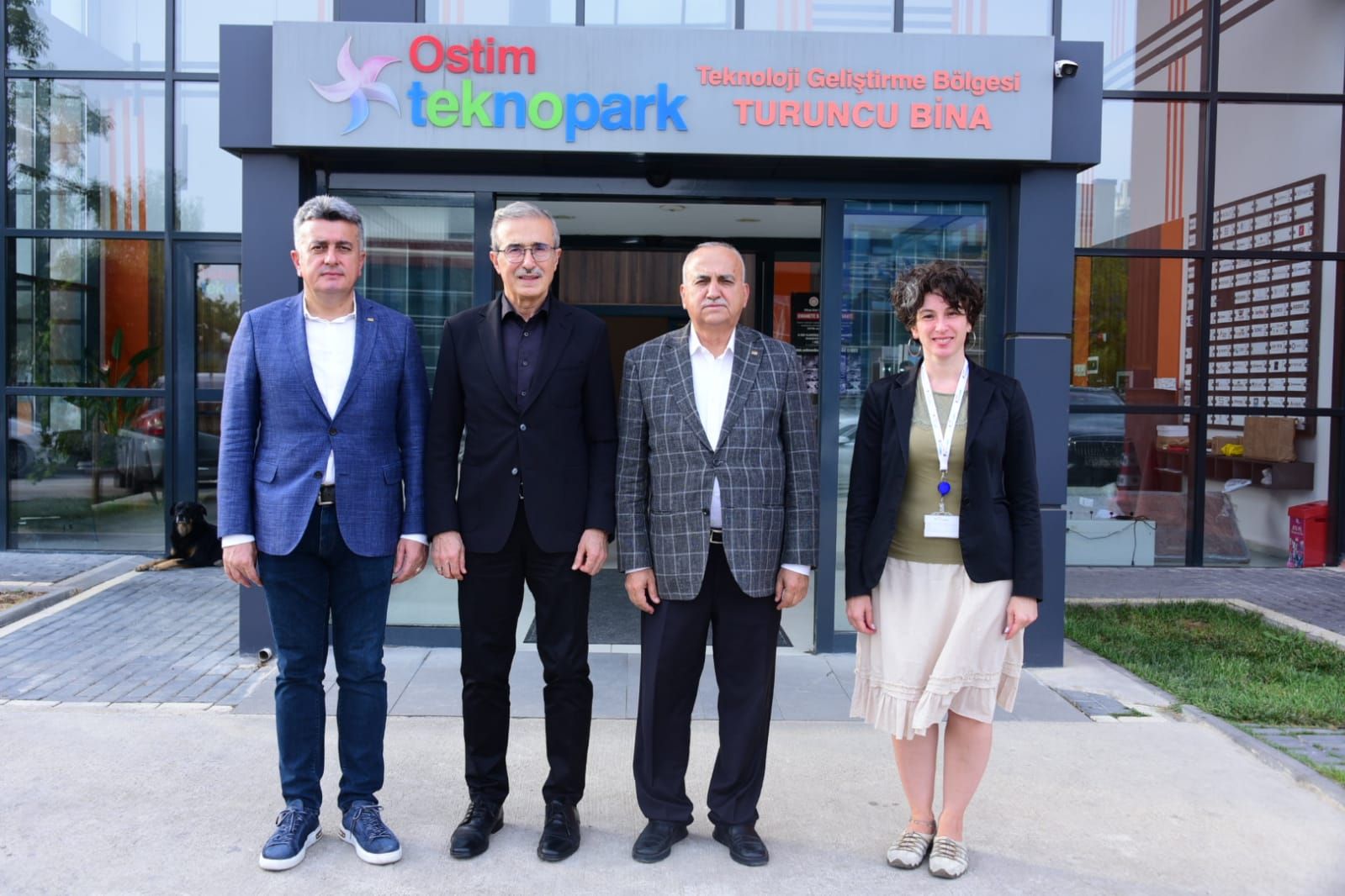 KARDEMİR Yönetim Kurulu Başkanı Prof. Dr. İsmail Demir OSTİM'i ziyaretleri esnasında Ostim Teknopark'ta incelemelerde bulundu.